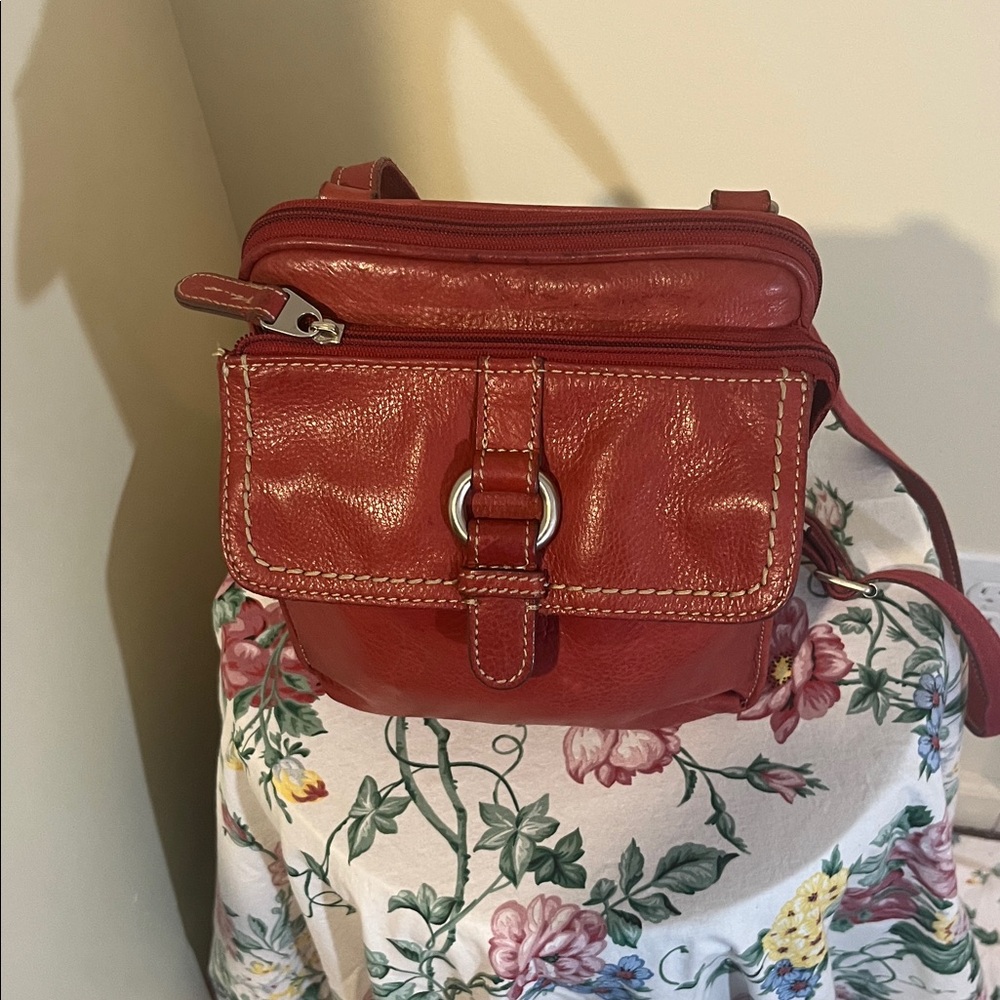 Fossil Red Leather Crossbody Bag with Structured Design
